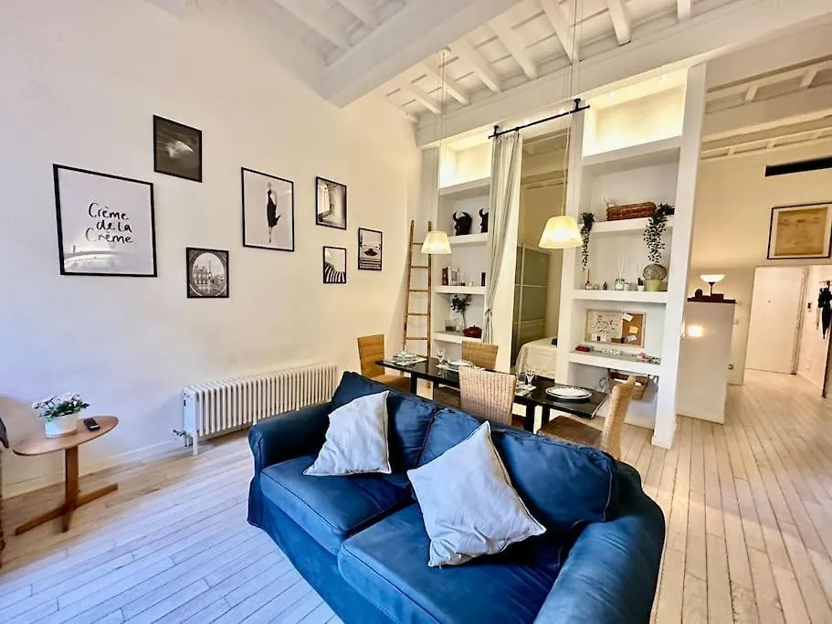 Near Ponte Vecchio: Central Luxury Flat-1