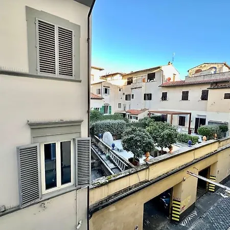 Near Ponte Vecchio: Central Luxury Flat-3